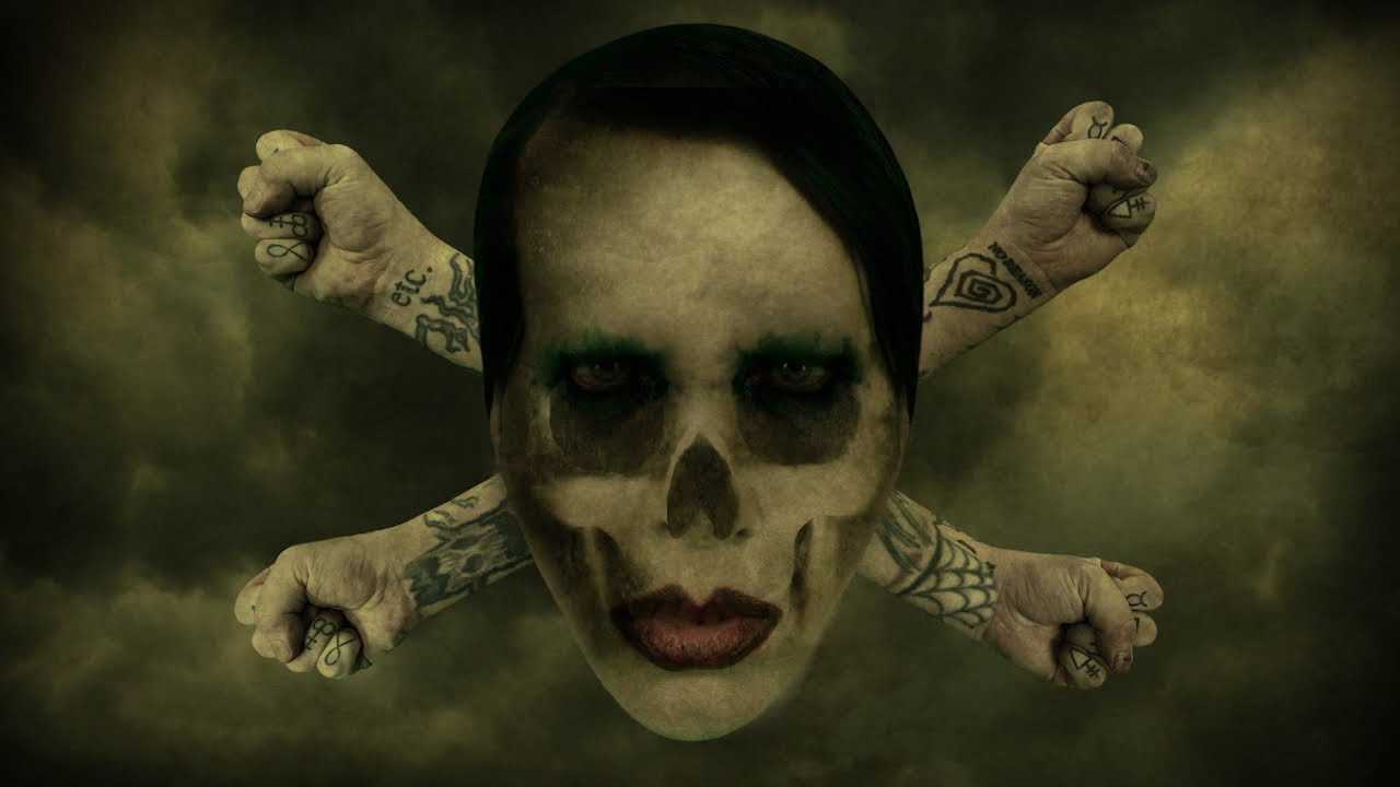 В Mechanical Animals, вышедшем 14 сентября 1998 года, группа Marilyn Manson отошла от звучания в стиле индастриал к мелодичному глэм-року
