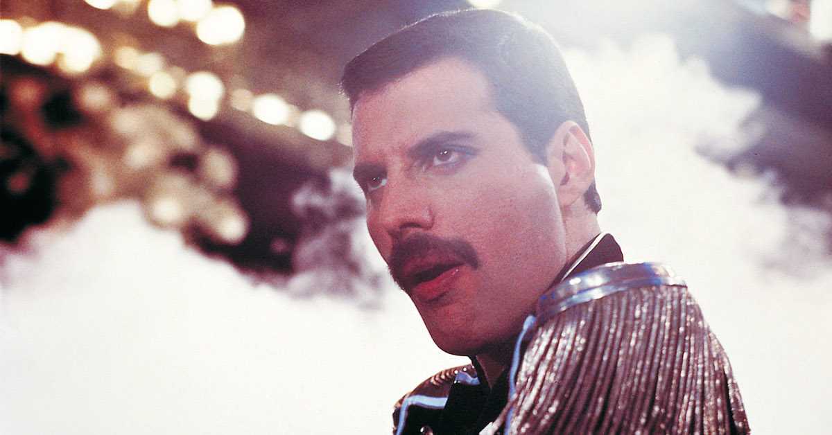Всё о песне Living On My Own 1985 Фредди Меркьюри Freddie Mercury Living On My Own 1985 Фредди Меркьюри  идея и смысл песни, смотреть клип, слушать онлайн бесплатно версия No More Brothers
