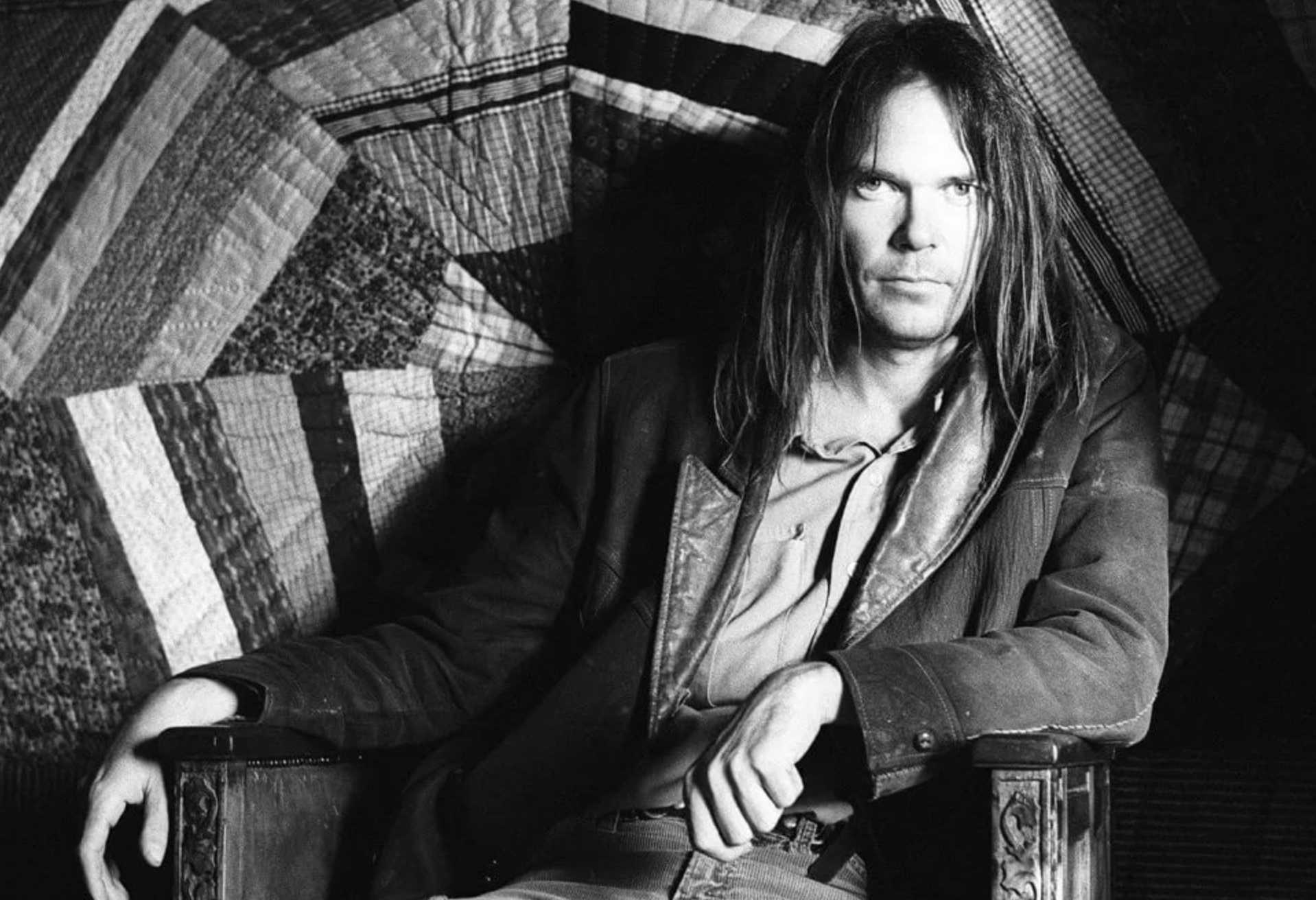 Музыка нилу. Neil young. Neil young в молодости. Neil Percival young. Neil young 1972.