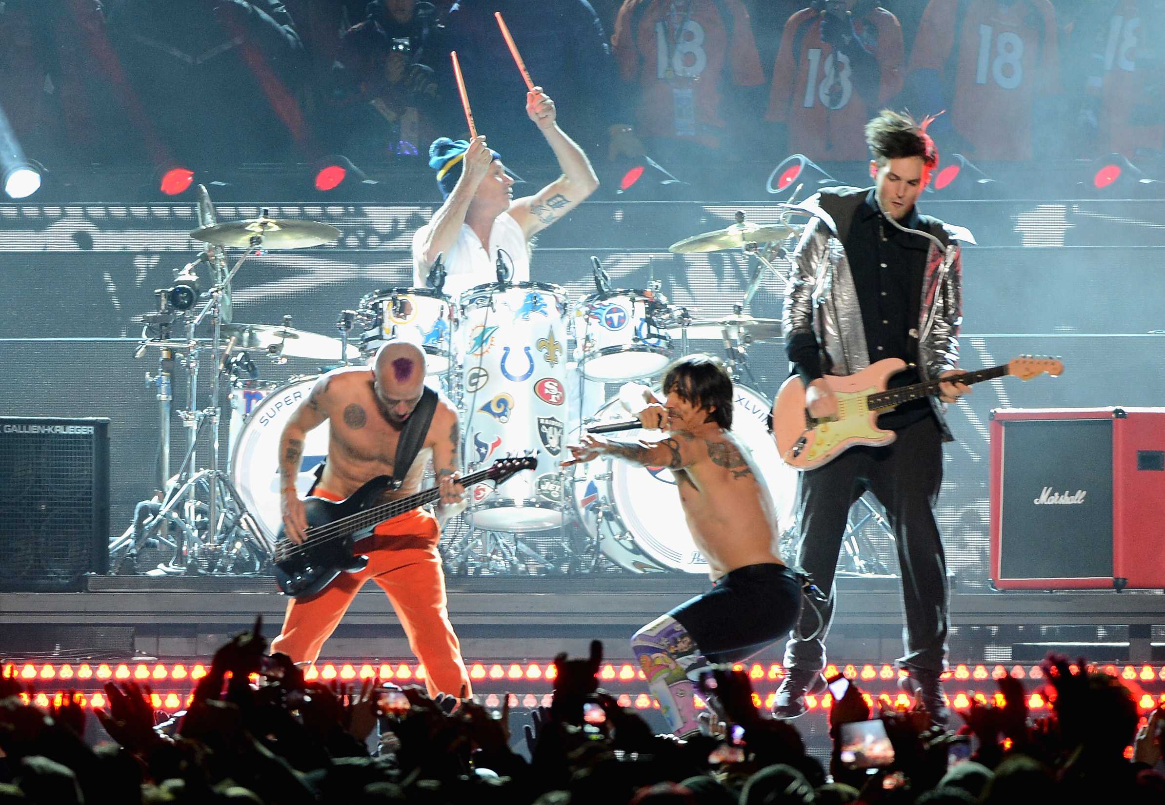 9 best red hot chili peppers songs (by default)