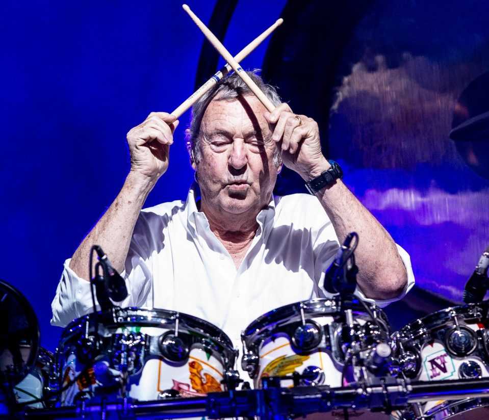 Сегодня отметит свой день рождения барабанщик культовой группы Pink Floyd Ник Мейсон - музыкант, архитектор, автогонщик, продюсер