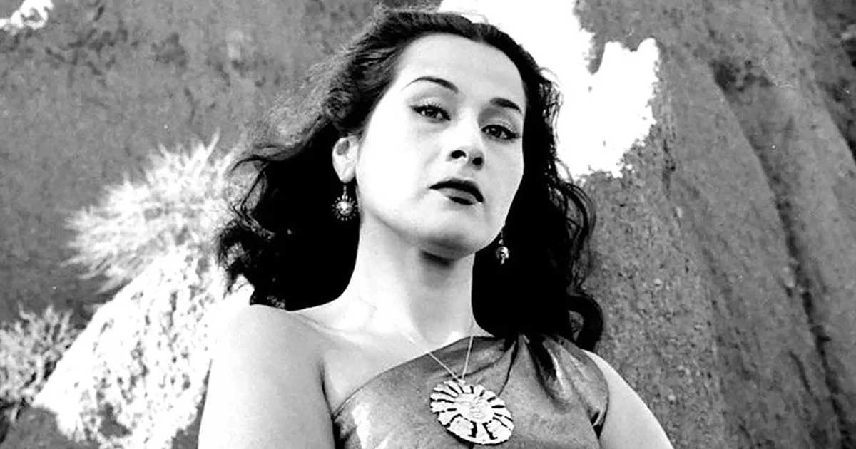 Yma sumac. Оперная певица има Сумак. Има Сумак = певица из Перу. Сын има Сумак Карлос. Има Сумак в старости.